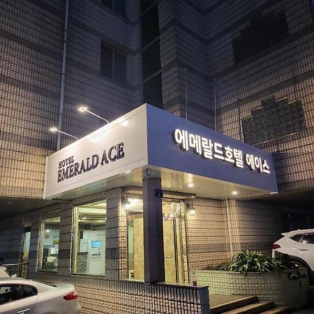 Emerald Ace Hotel Csedzsu Kültér fotó