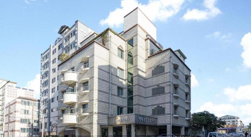 Emerald Ace Hotel Csedzsu Kültér fotó