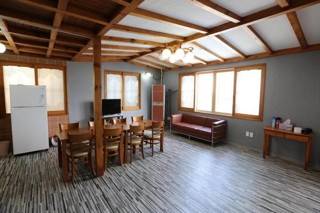 Emerald Ace Hotel Csedzsu Kültér fotó