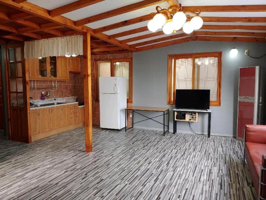 Emerald Ace Hotel Csedzsu Kültér fotó