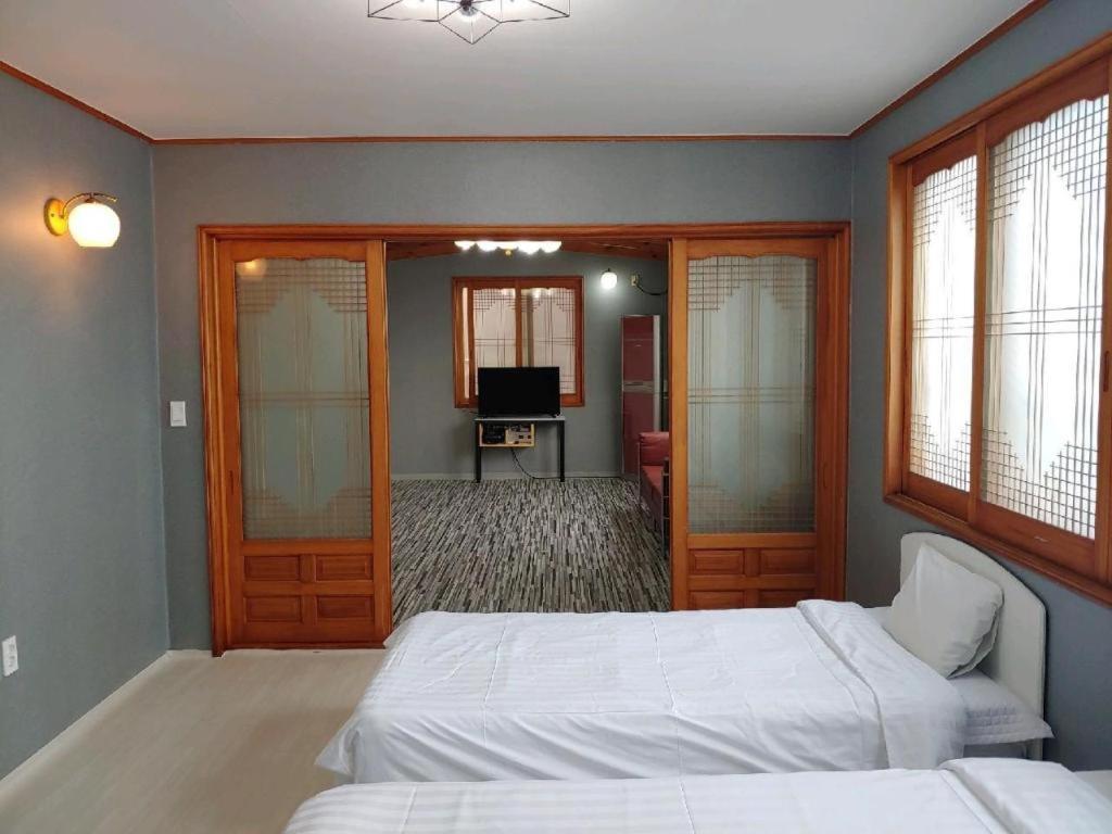 Emerald Ace Hotel Csedzsu Kültér fotó