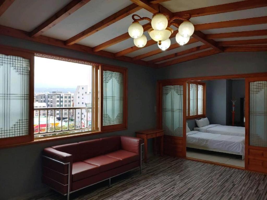 Emerald Ace Hotel Csedzsu Kültér fotó