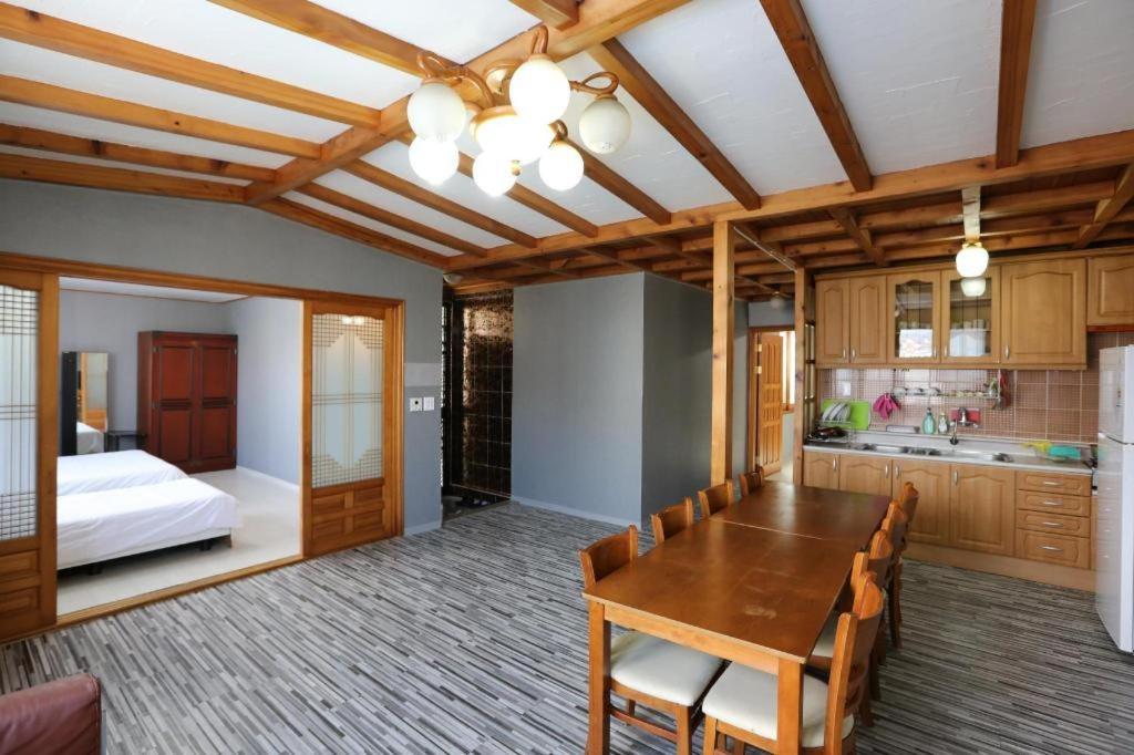 Emerald Ace Hotel Csedzsu Kültér fotó