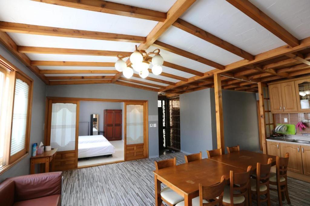 Emerald Ace Hotel Csedzsu Kültér fotó
