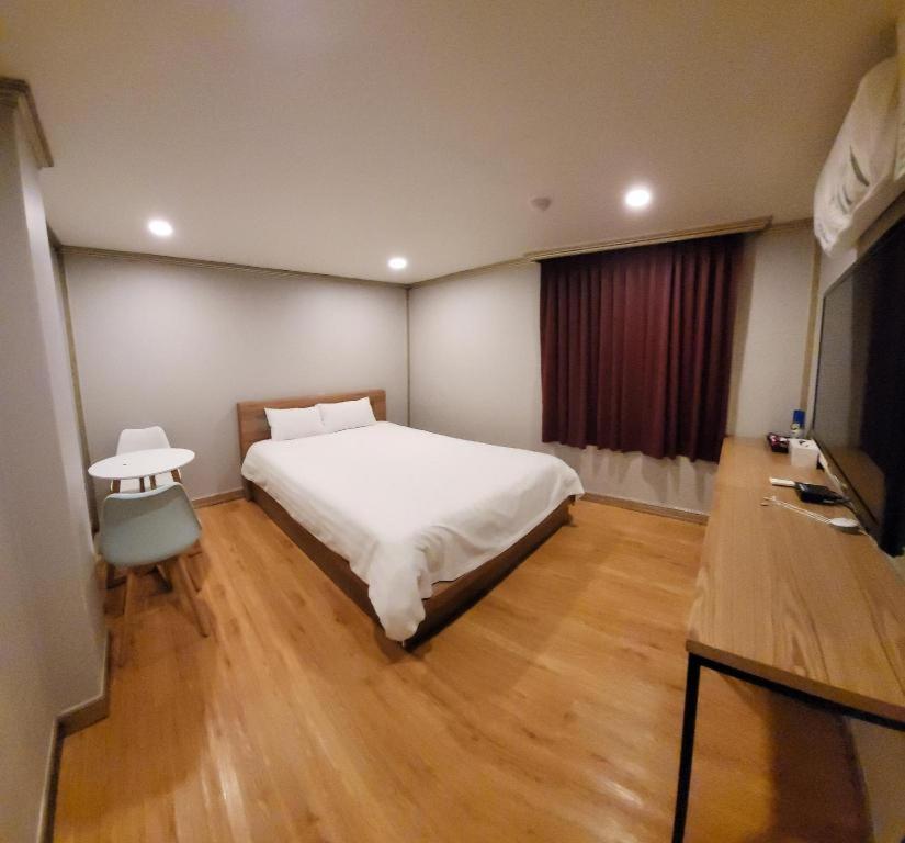 Emerald Ace Hotel Csedzsu Kültér fotó