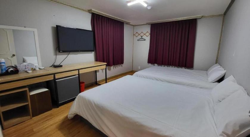 Emerald Ace Hotel Csedzsu Kültér fotó