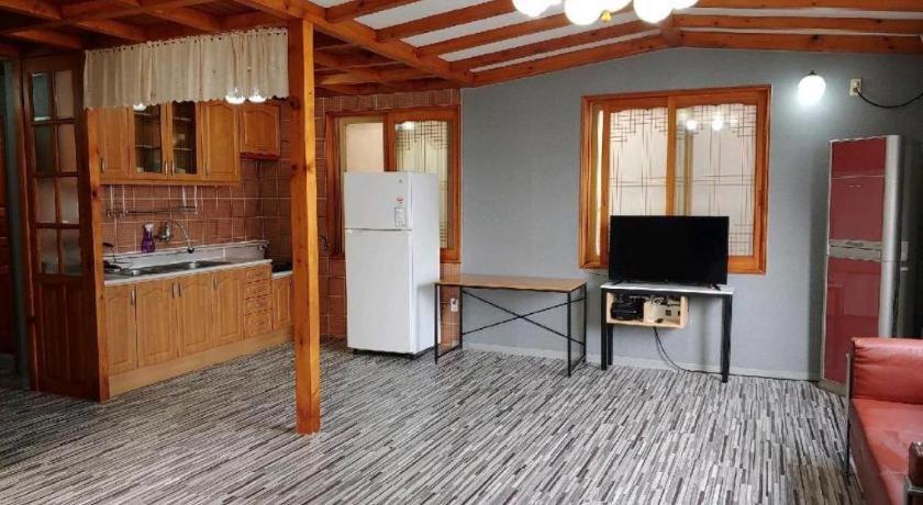 Emerald Ace Hotel Csedzsu Kültér fotó