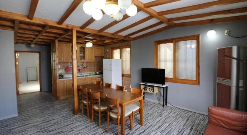 Emerald Ace Hotel Csedzsu Kültér fotó