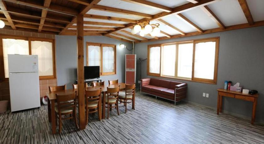 Emerald Ace Hotel Csedzsu Kültér fotó