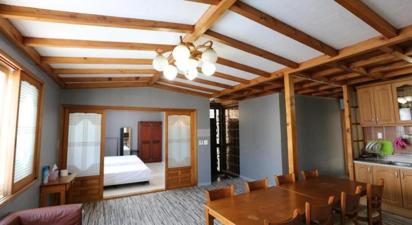 Emerald Ace Hotel Csedzsu Kültér fotó