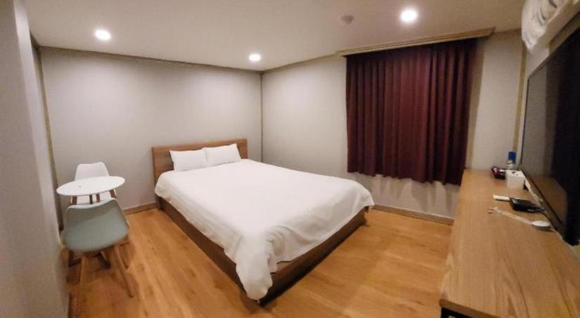 Emerald Ace Hotel Csedzsu Kültér fotó